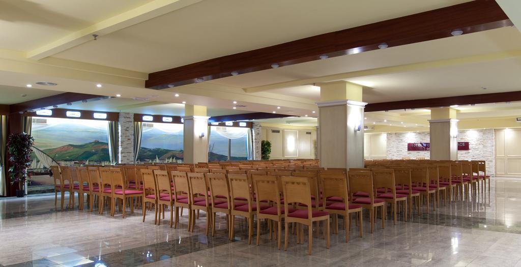 Hotel & Palace 4*